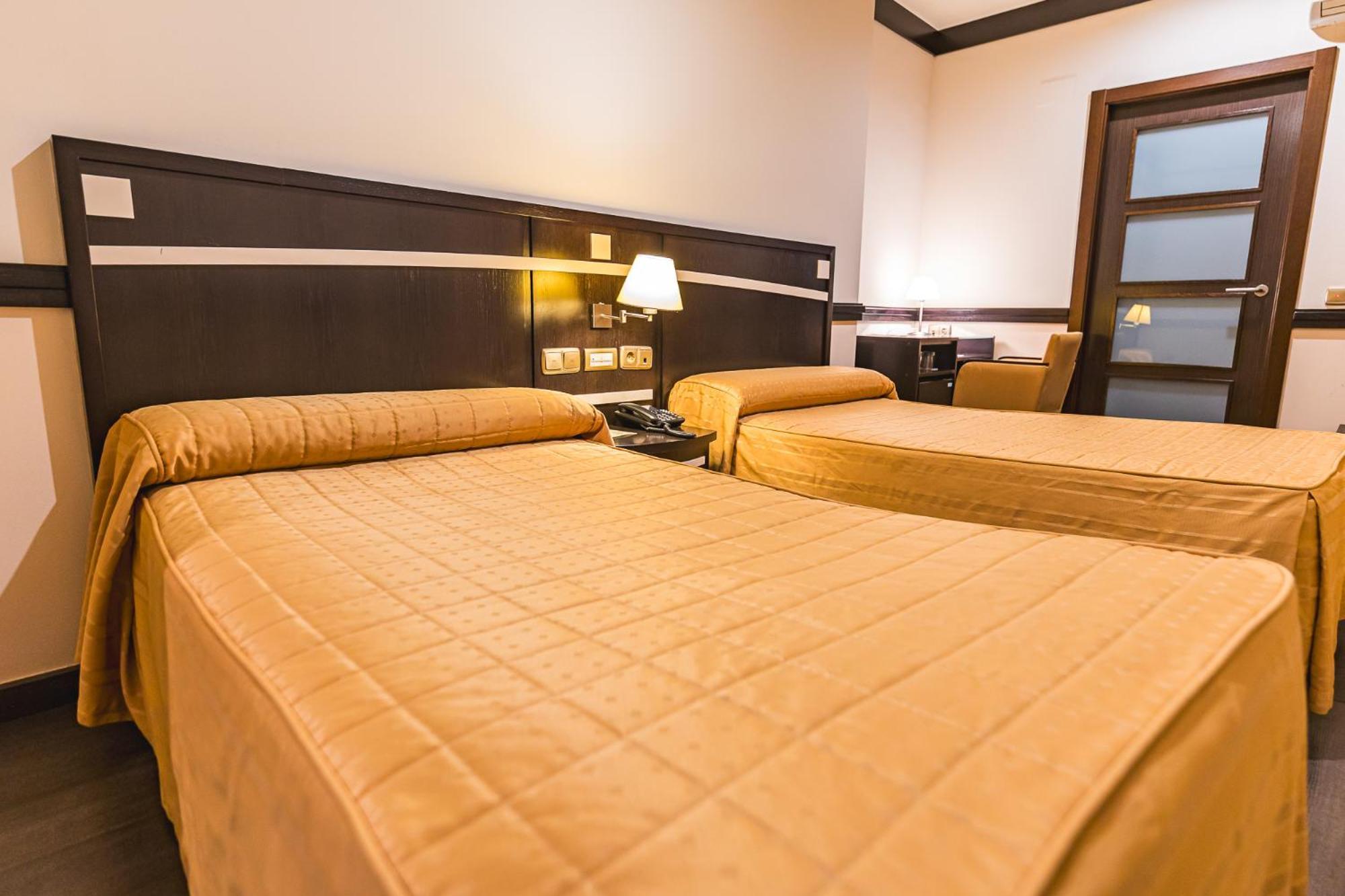 Hotel Machaco Alburquerque Kültér fotó